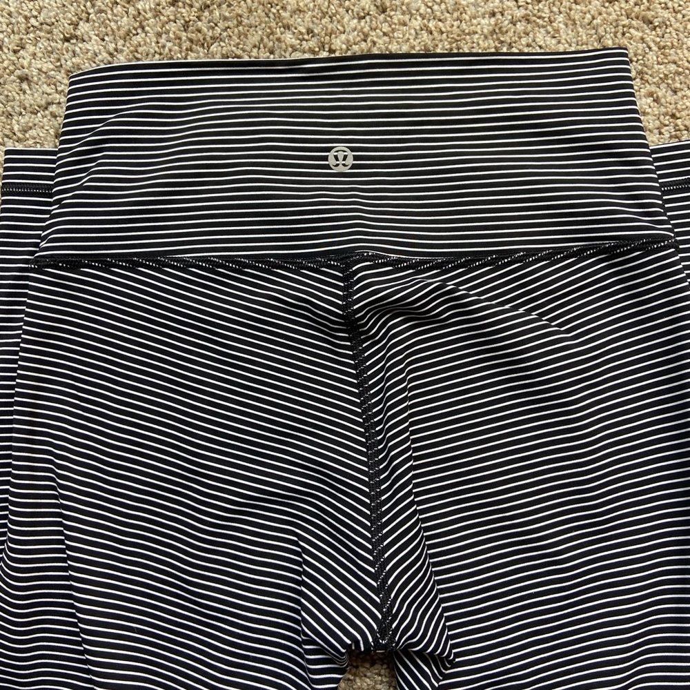 23 inch, cropped, size 6, black and white stripes